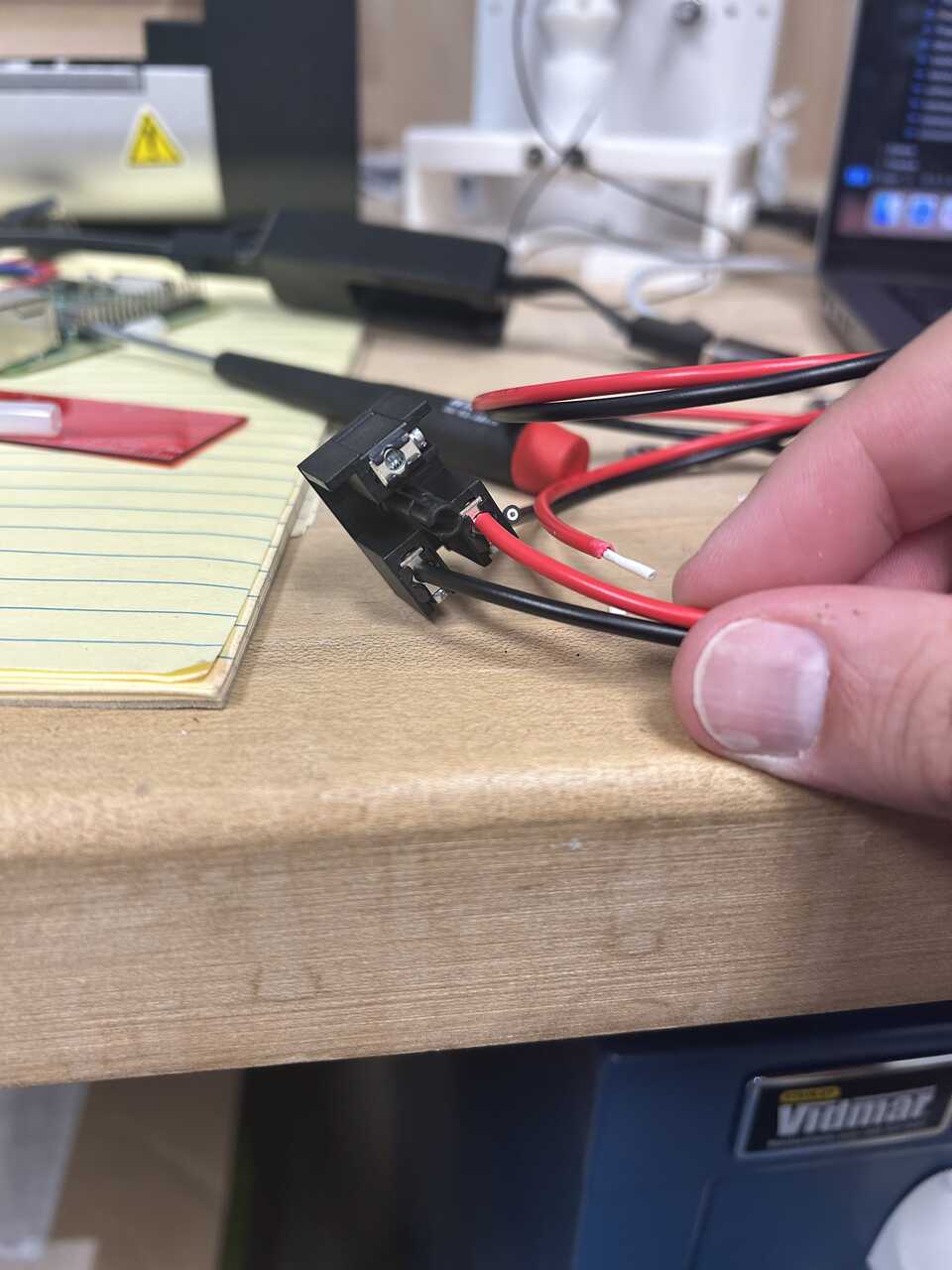 Pneumatic tray connector wiring