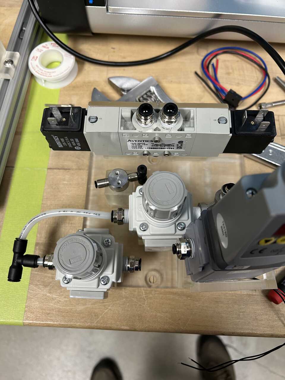 Pneumatic tray plumbing 1