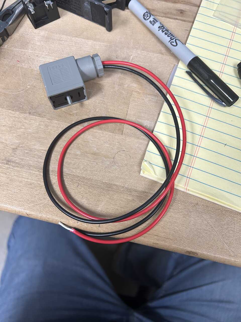 Pneumatic tray wired connector 2