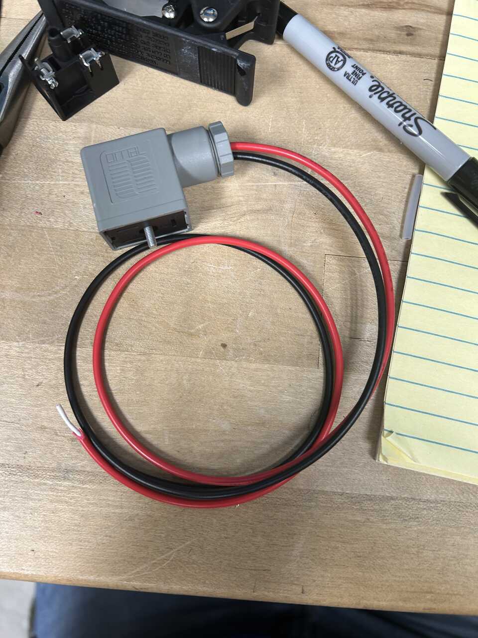 Pneumatic tray wired connector 3
