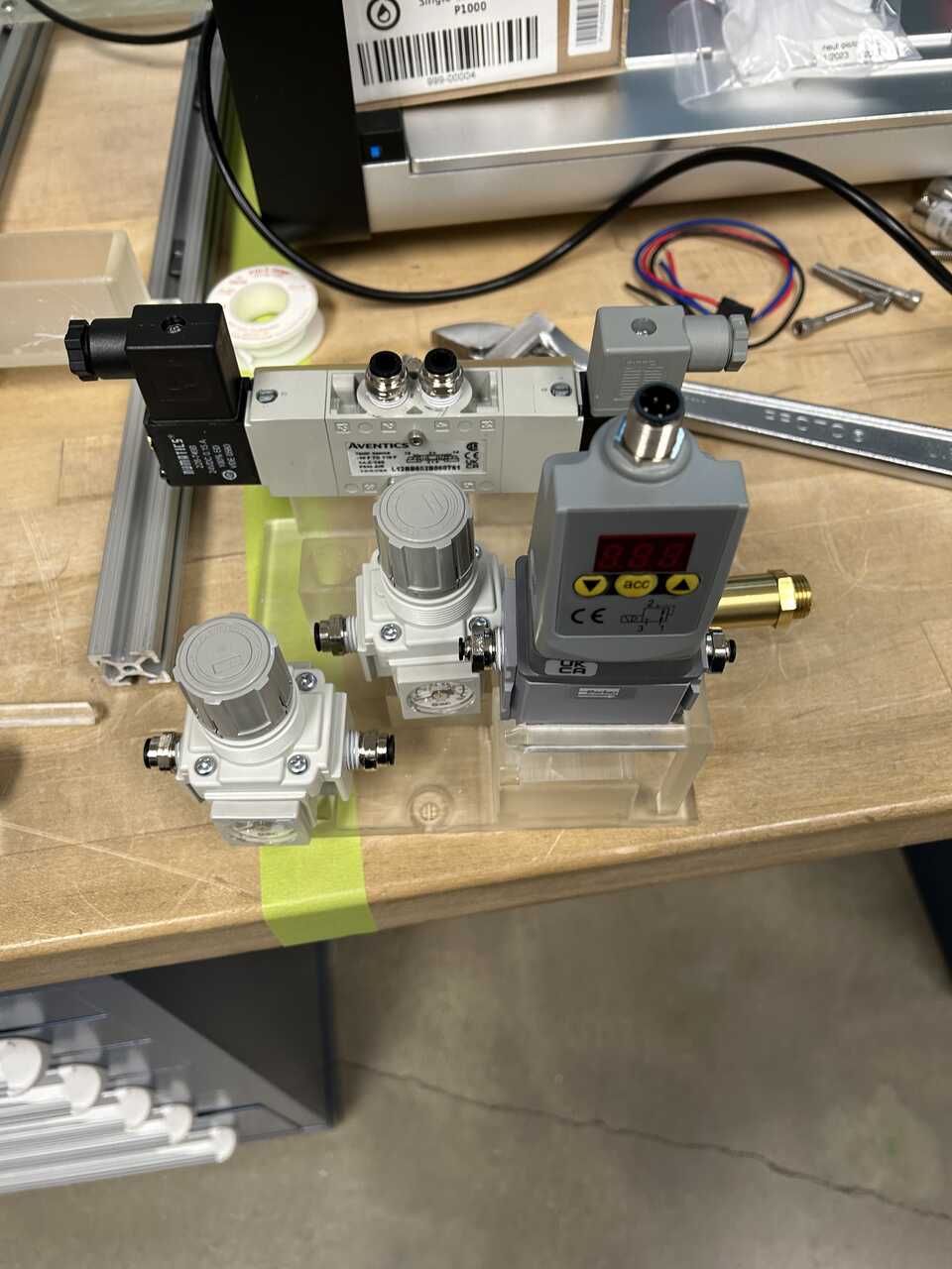 Pneumatic tray with components