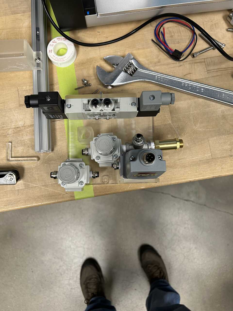 Pneumatic tray with components - view 4