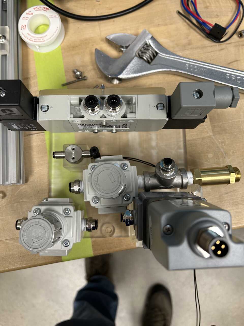 Pneumatic tray with valve wiring